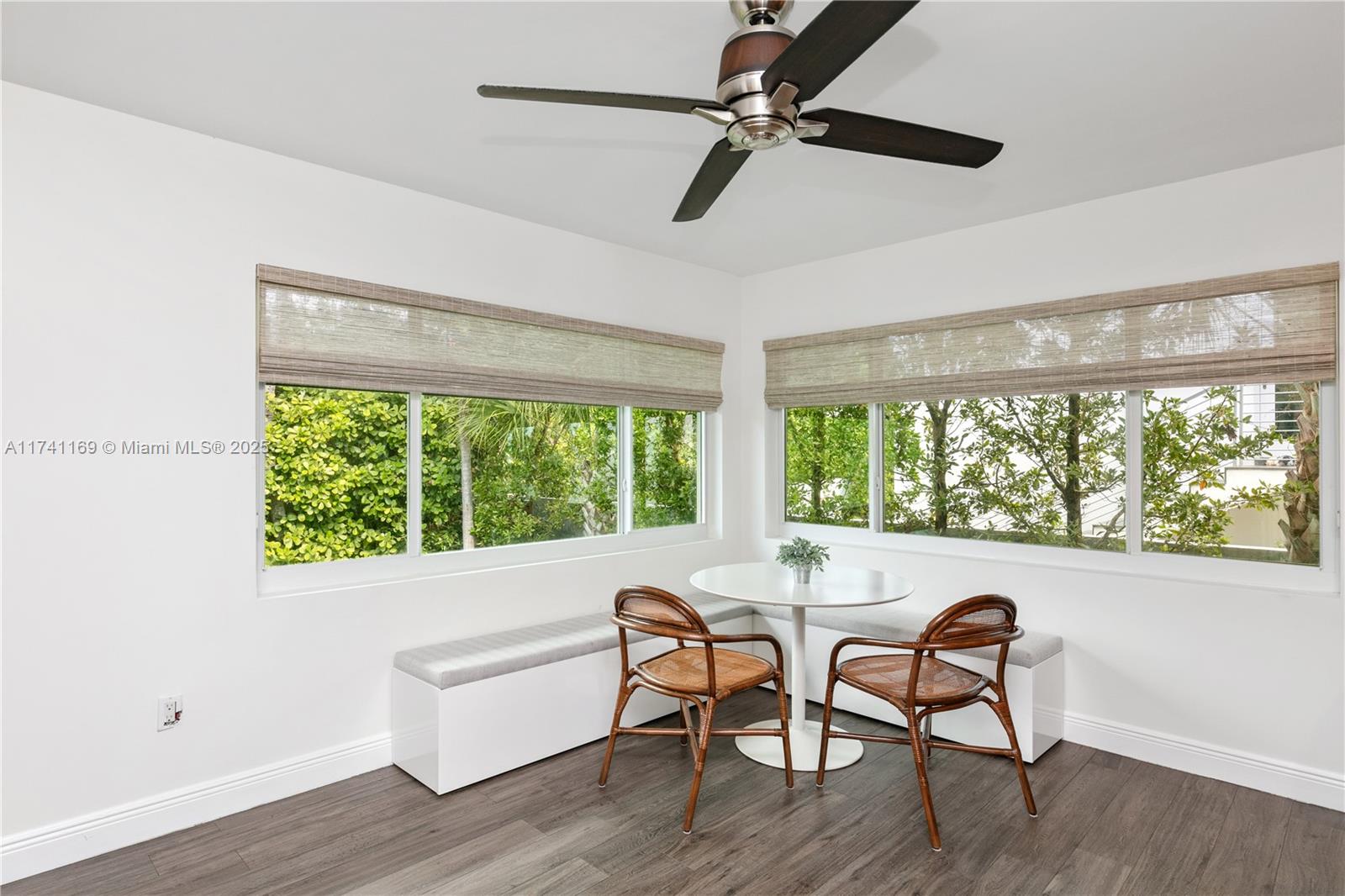 TROPICAL ISLE HOMES SUB 1 - Residential