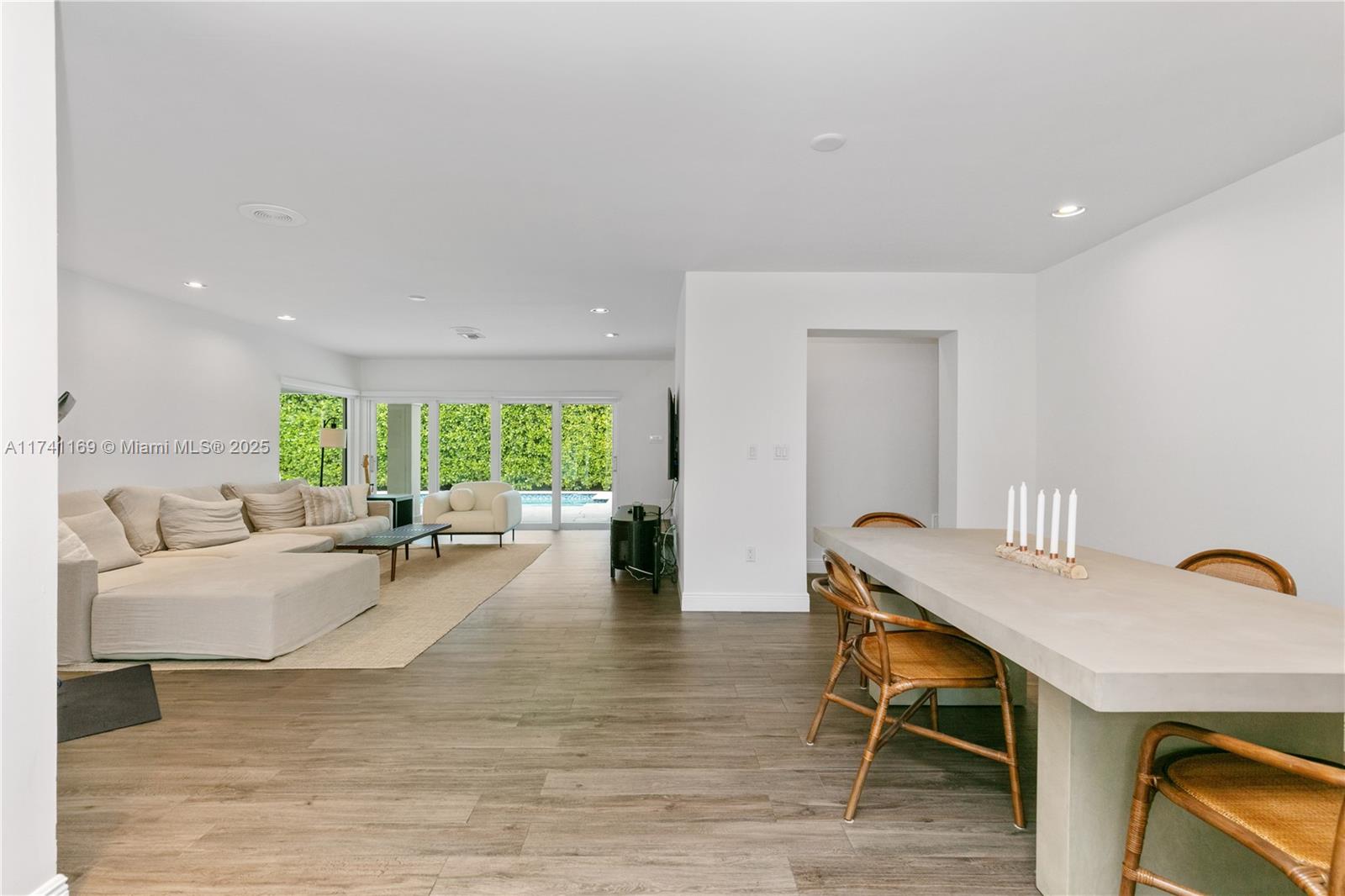 TROPICAL ISLE HOMES SUB 1 - Residential