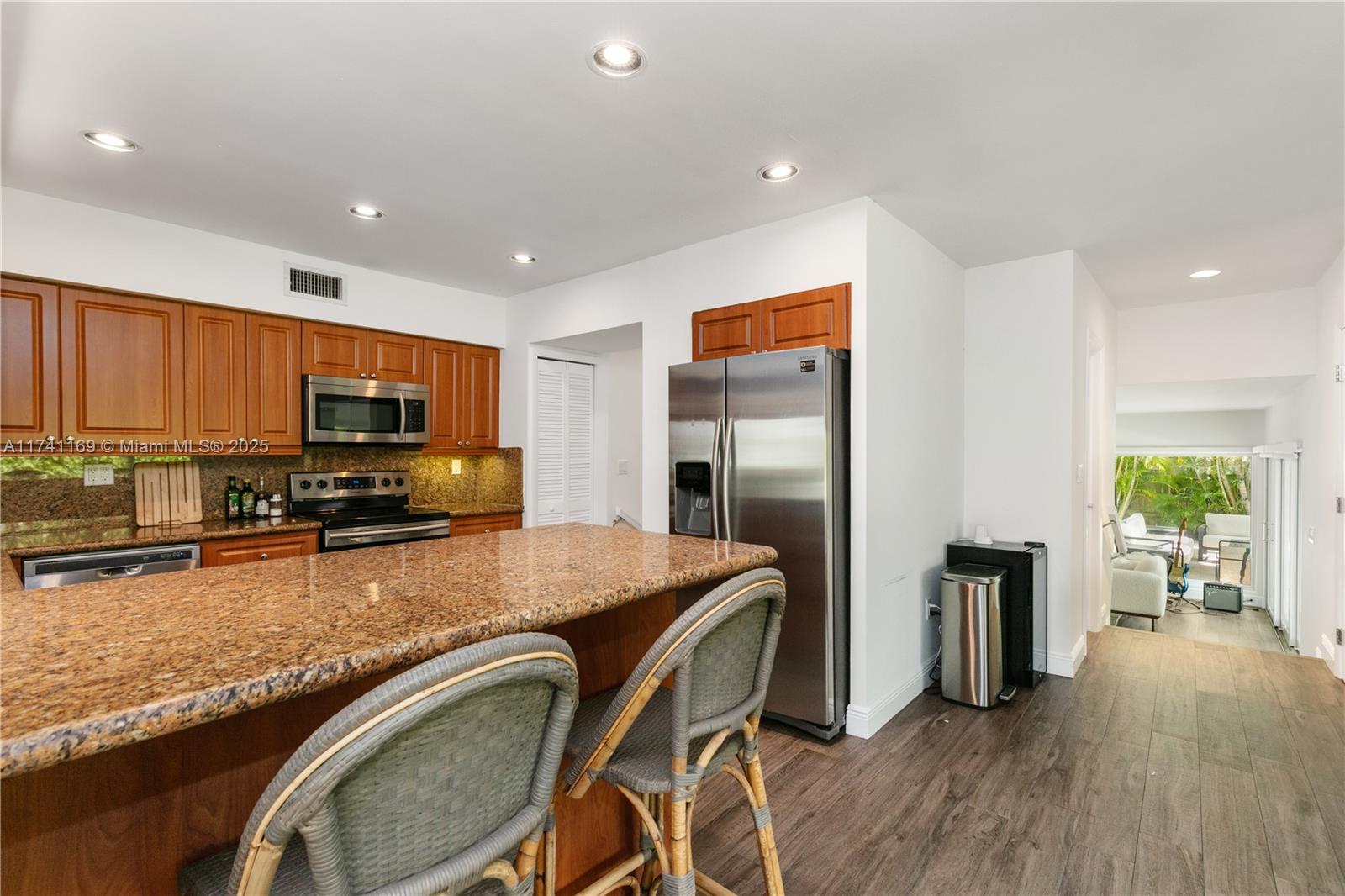 TROPICAL ISLE HOMES SUB 1 - Residential