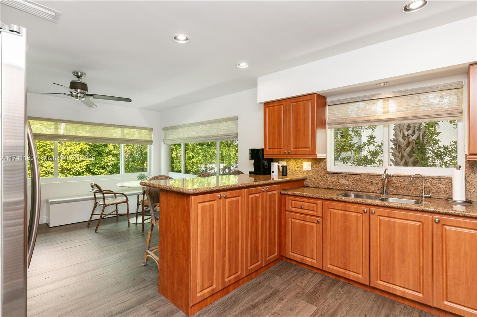 TROPICAL ISLE HOMES SUB 1 - Residential