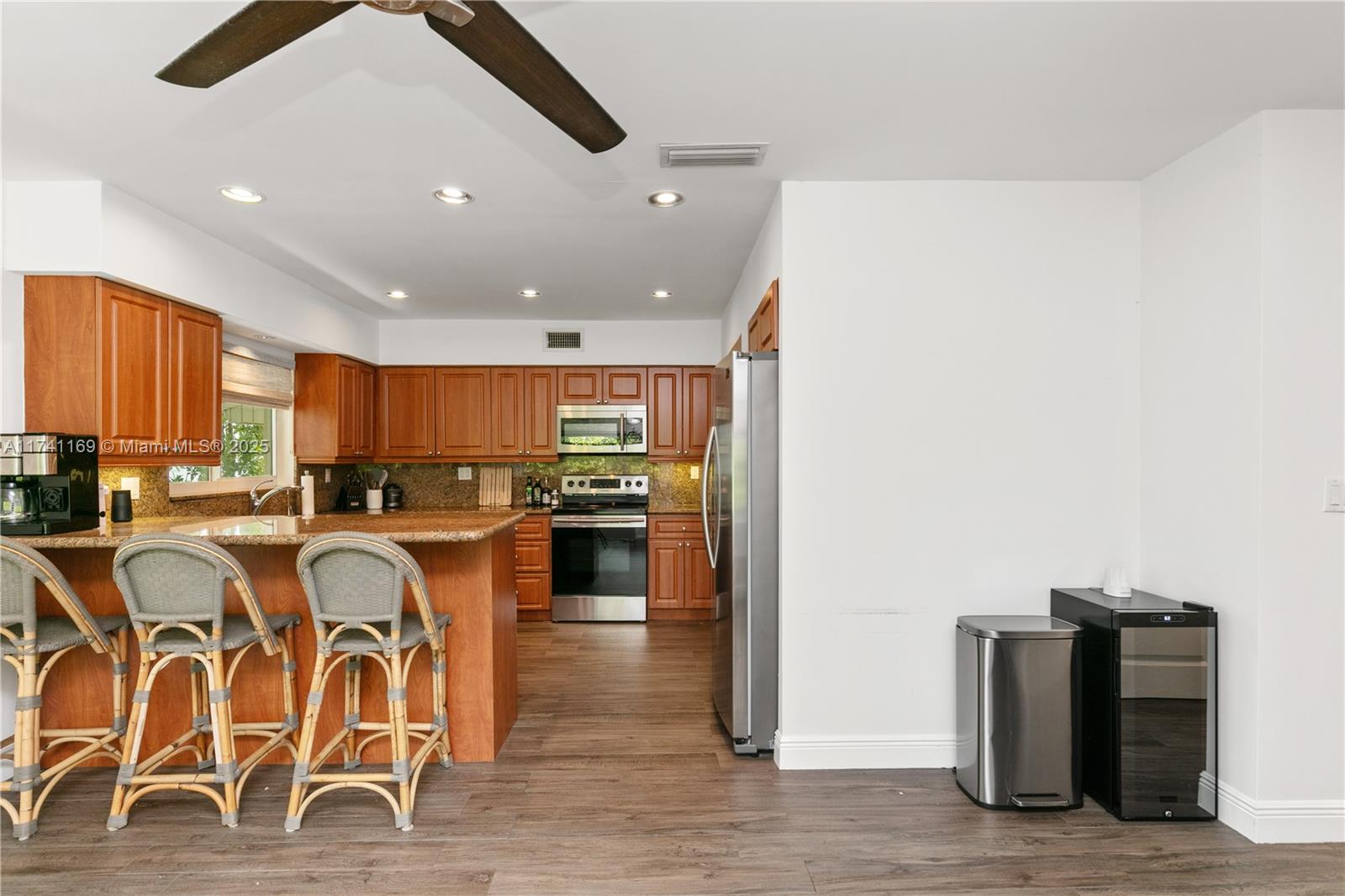 TROPICAL ISLE HOMES SUB 1 - Residential