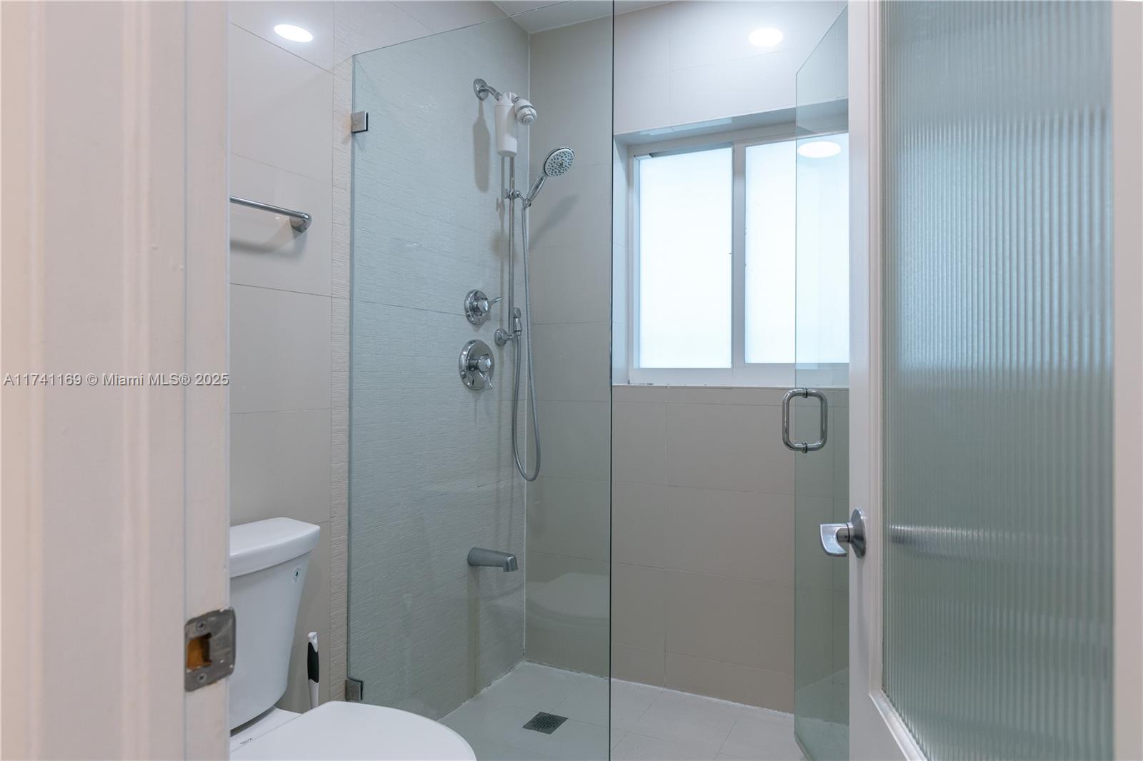 TROPICAL ISLE HOMES SUB 1 - Residential