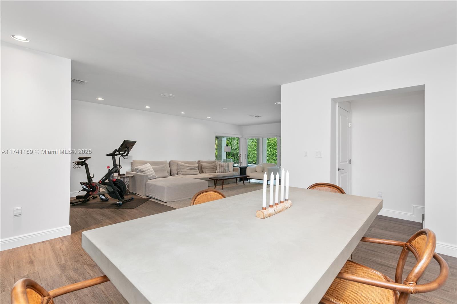 TROPICAL ISLE HOMES SUB 1 - Residential