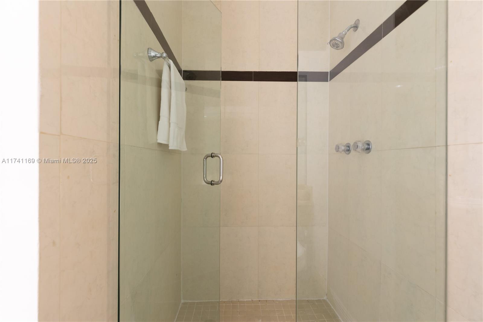 TROPICAL ISLE HOMES SUB 1 - Residential