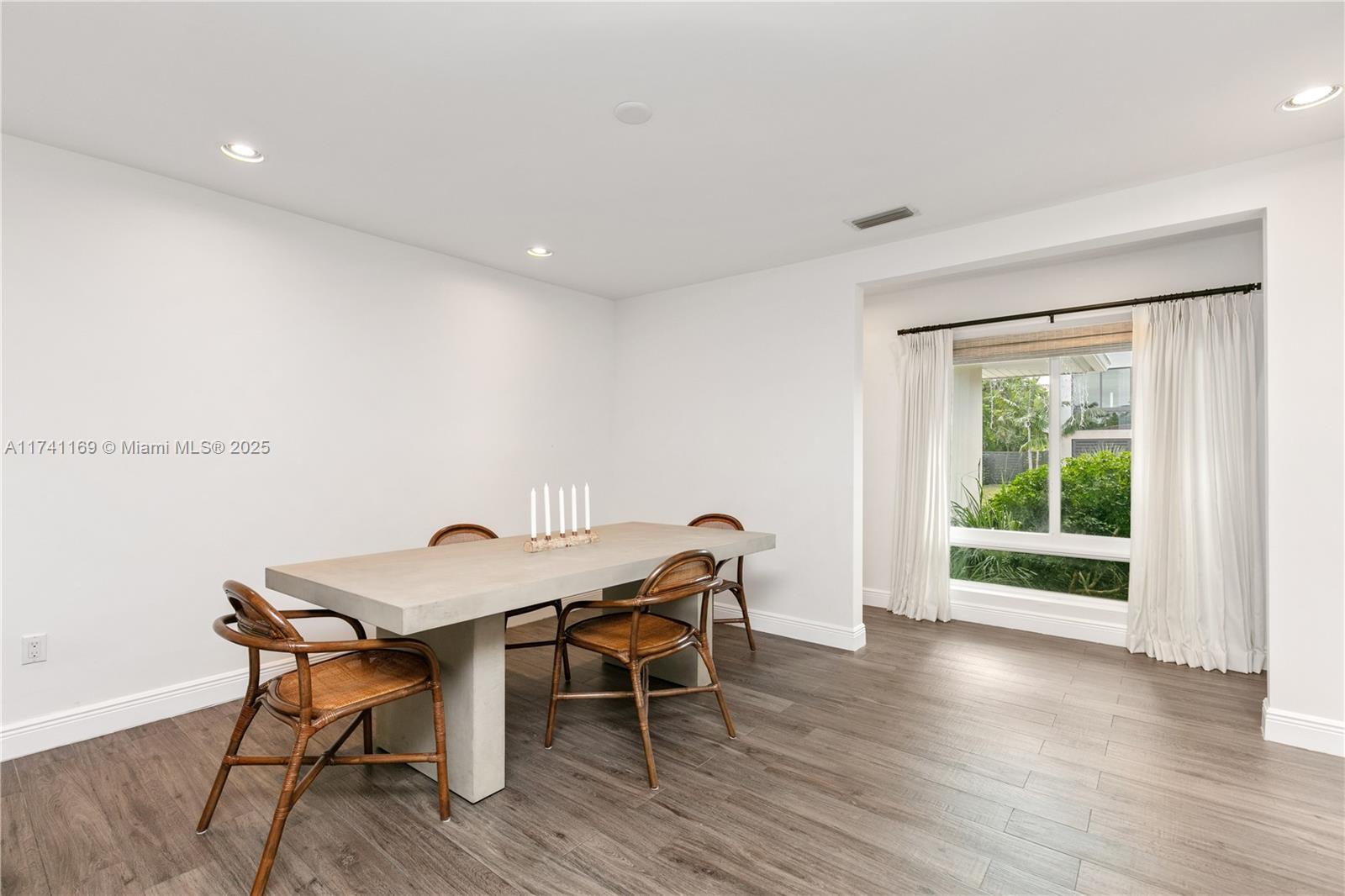 TROPICAL ISLE HOMES SUB 1 - Residential