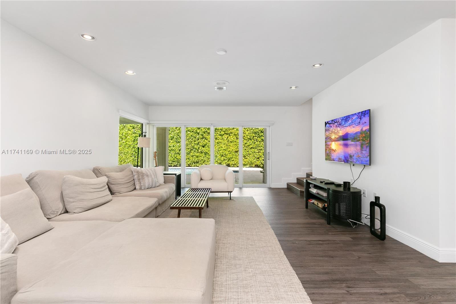 TROPICAL ISLE HOMES SUB 1 - Residential