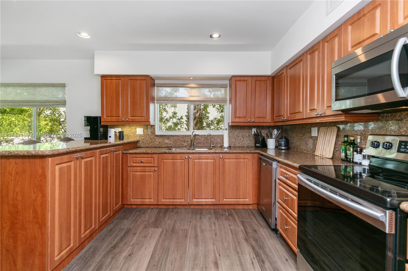 TROPICAL ISLE HOMES SUB 1 - Residential