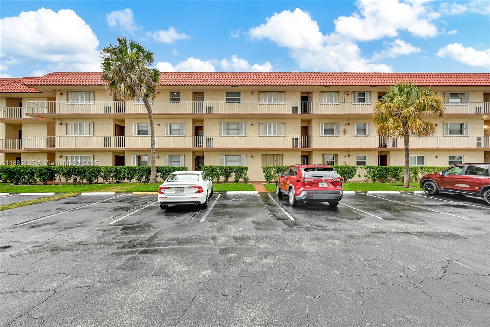 View photos, virtual tours, details... 700 SE 6th Ave 304