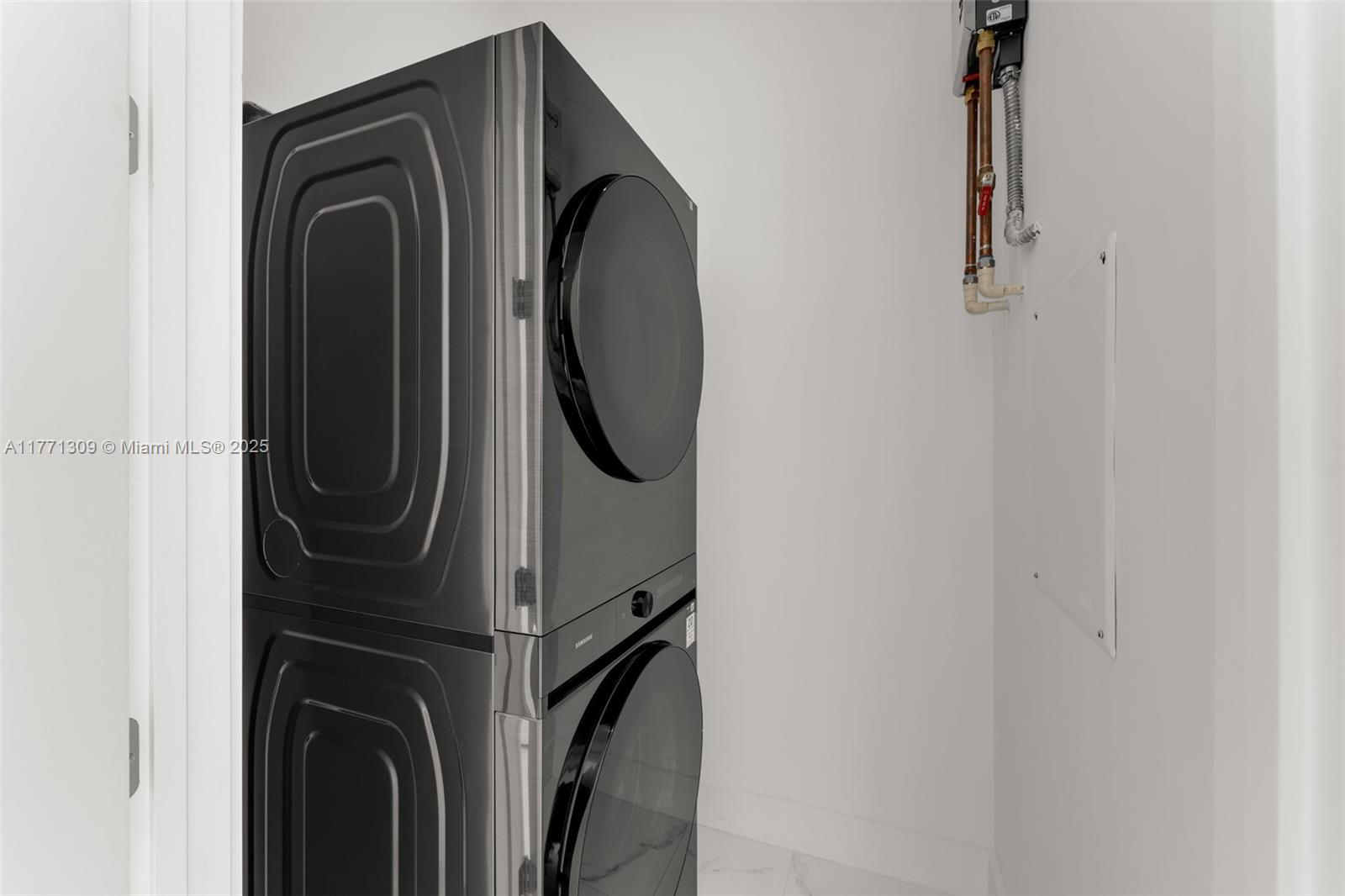 LAKE SURPRISE ESTATES - Residential