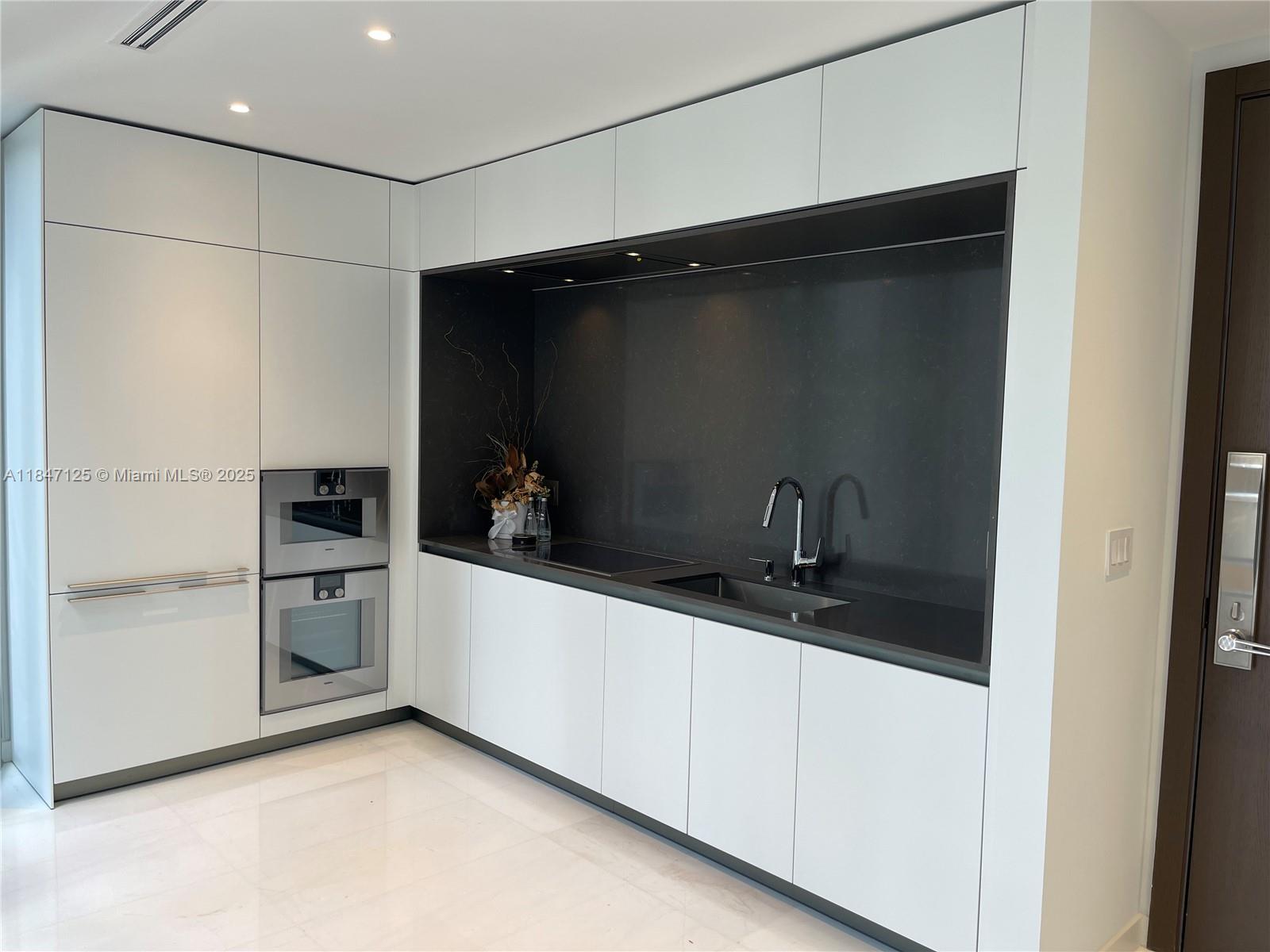 300 Biscayne Boulevard Way 606E