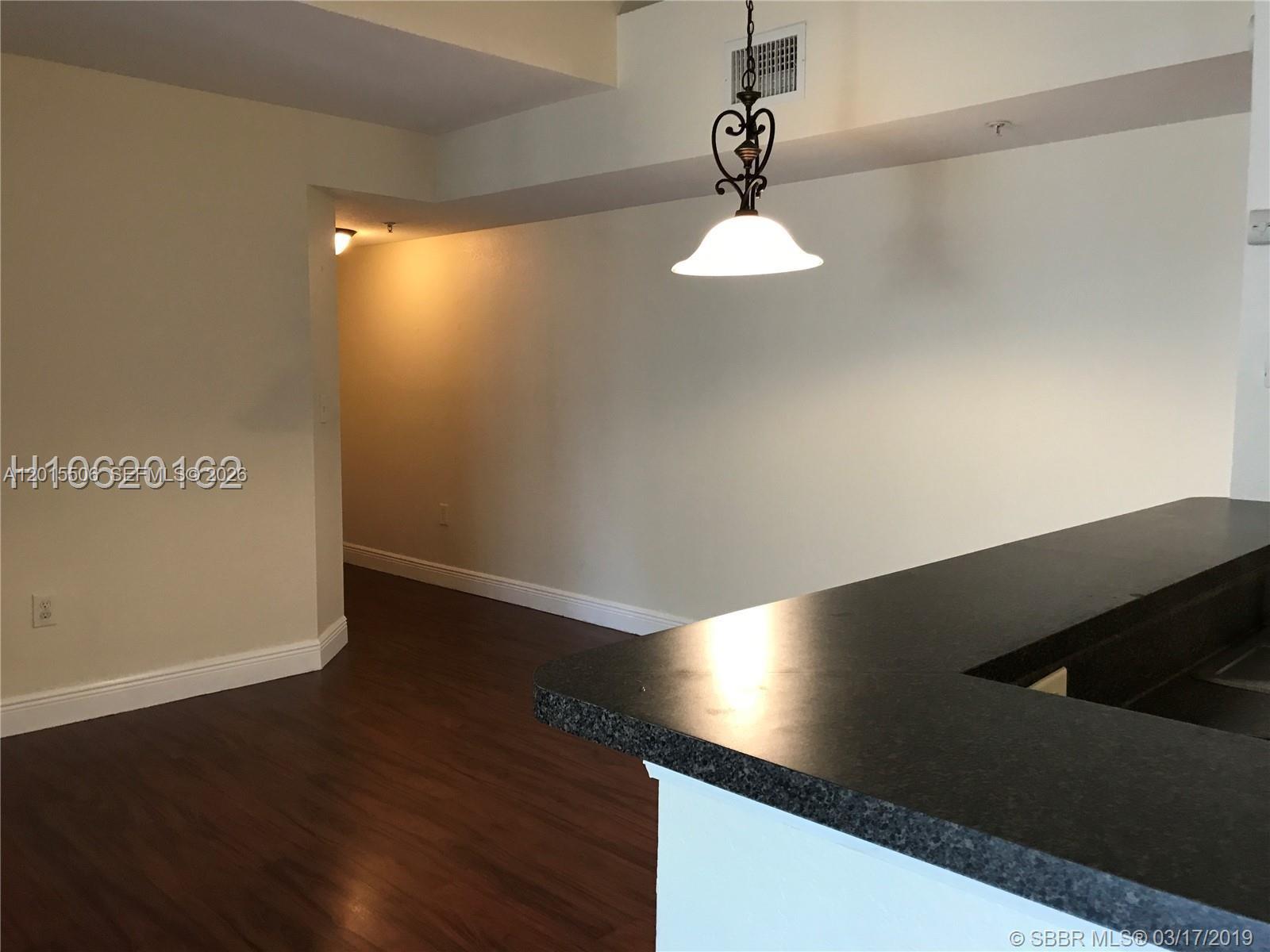 2520 Centergate Dr 303