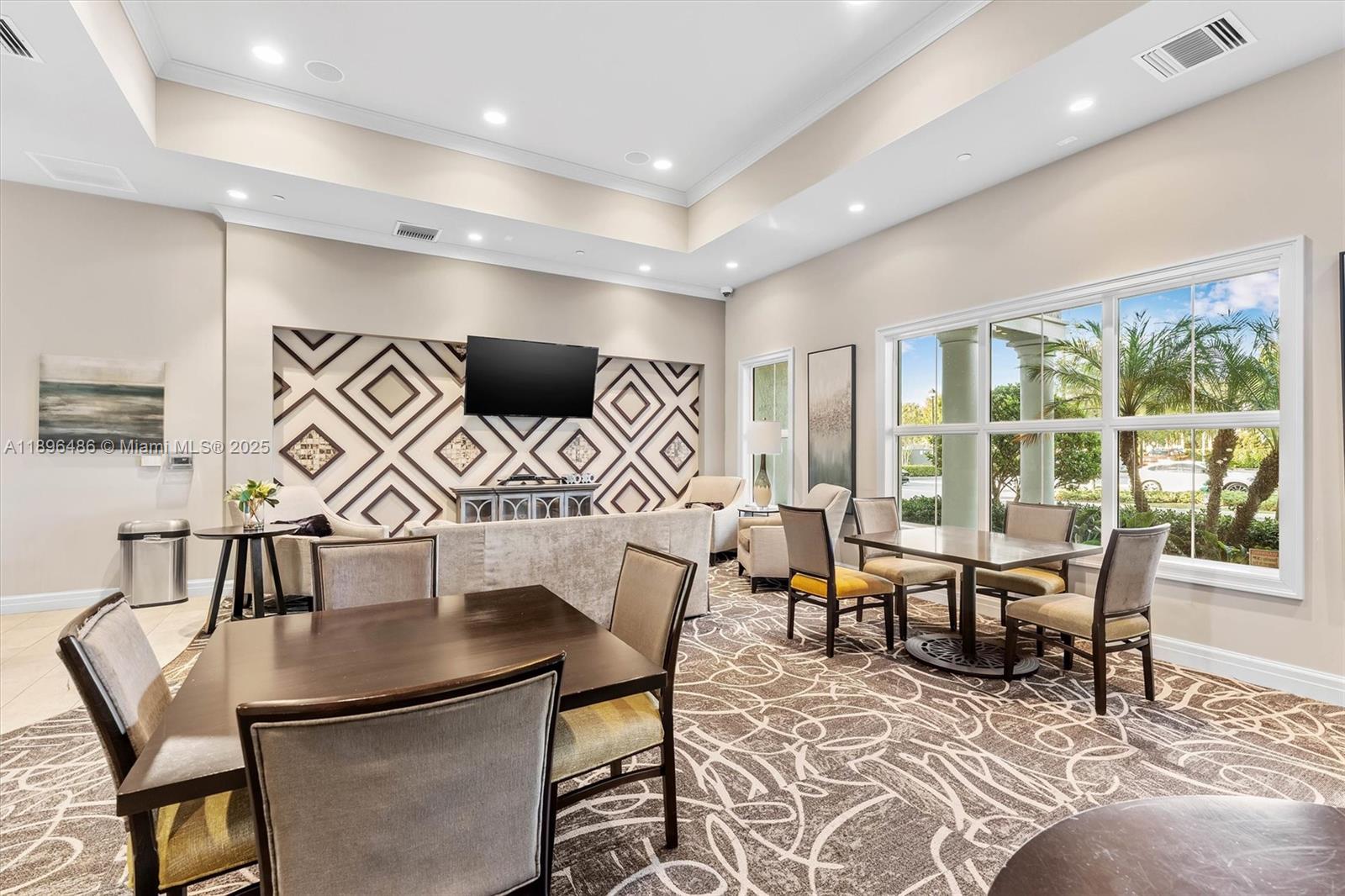 HILLCREST COUNTRY CLUB SO - Residential