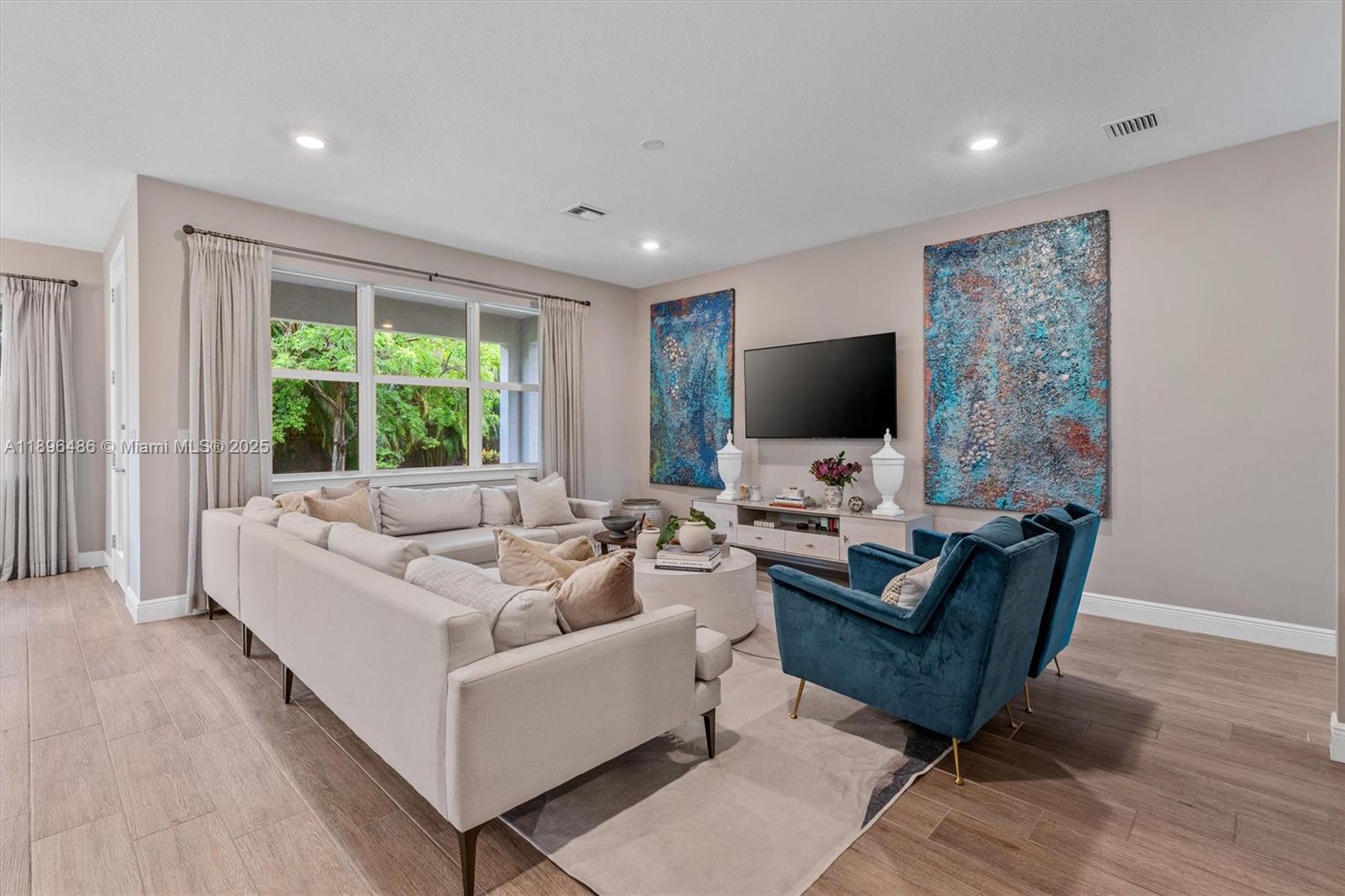 HILLCREST COUNTRY CLUB SO - Residential