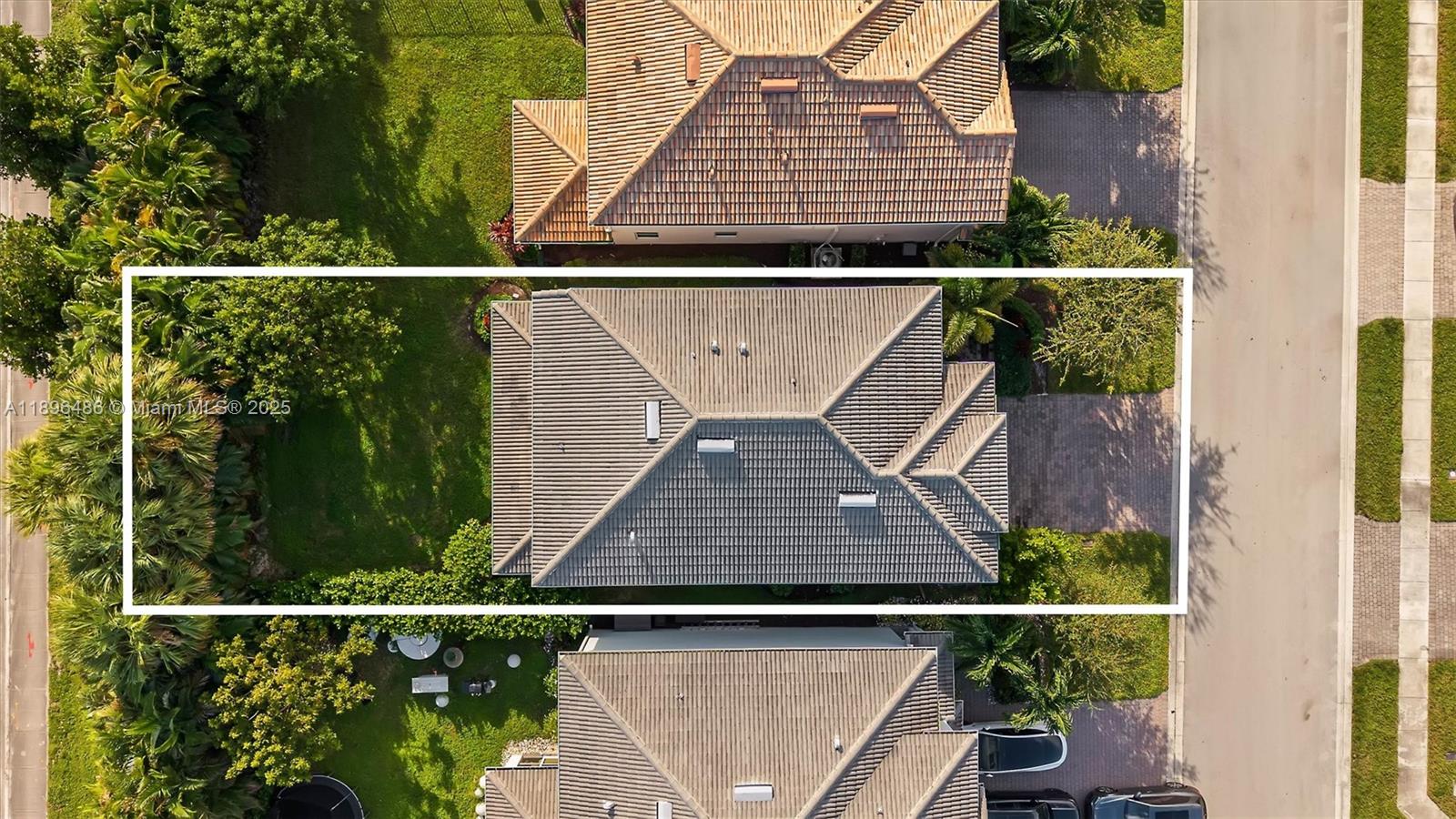 HILLCREST COUNTRY CLUB SO - Residential