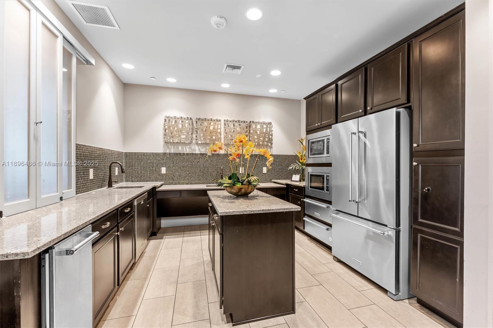 HILLCREST COUNTRY CLUB SO - Residential