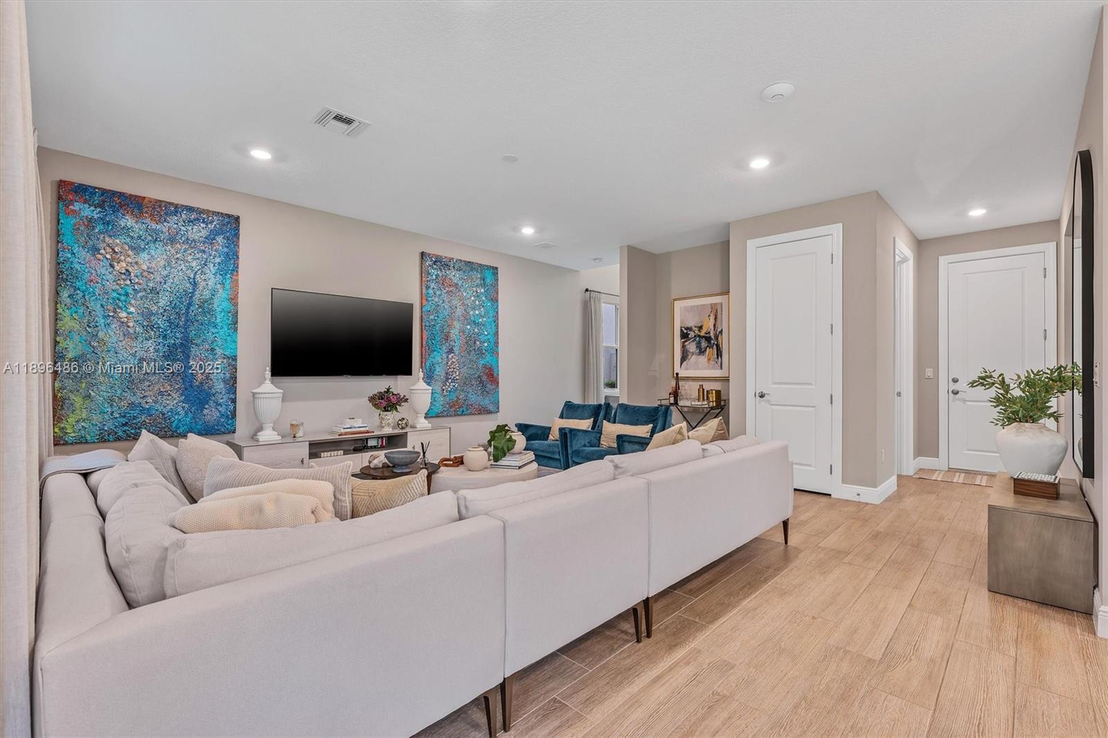 HILLCREST COUNTRY CLUB SO - Residential
