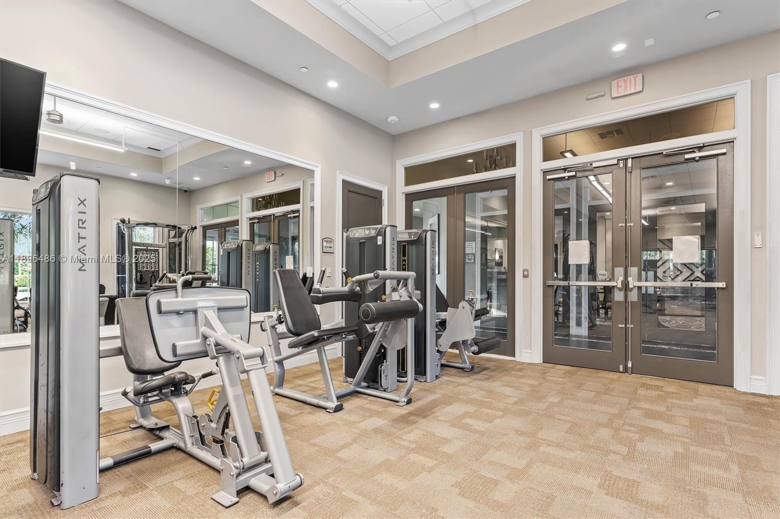 HILLCREST COUNTRY CLUB SO - Residential