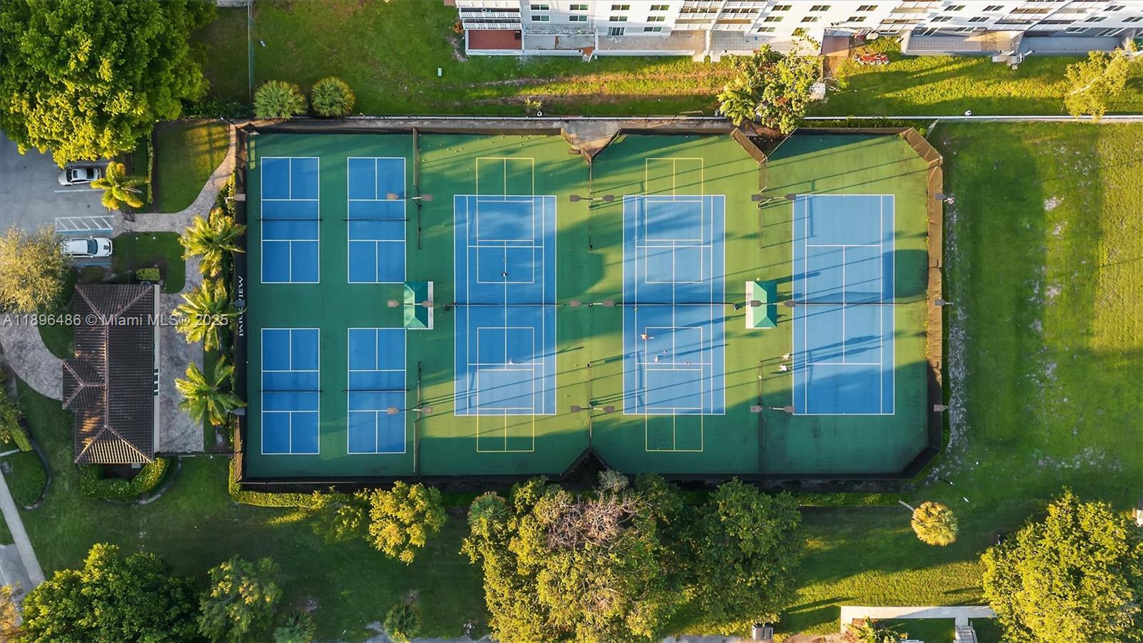 HILLCREST COUNTRY CLUB SO - Residential