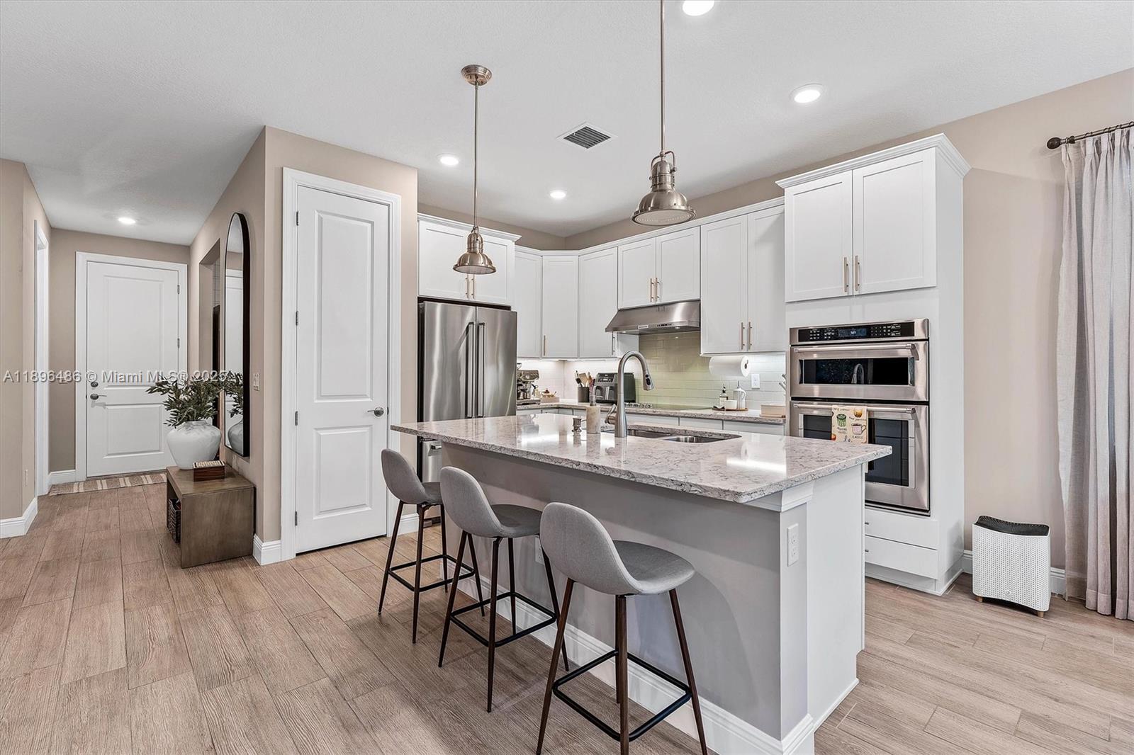 HILLCREST COUNTRY CLUB SO - Residential