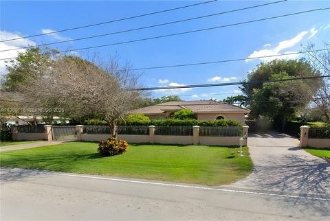 Photo of 10621 SW 77th Ave, Pinecrest, FL 33156 (MLS # A11989116)