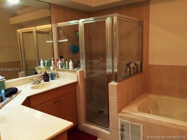 Escada Townvilla - Residential Lease