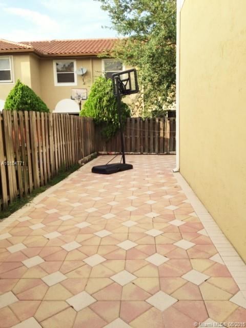 Escada Townvilla - Residential Lease