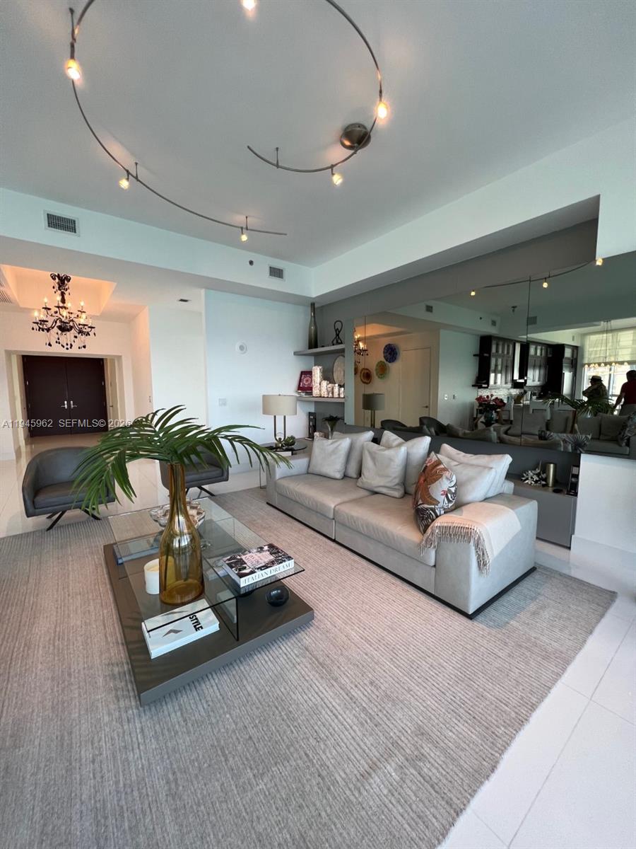 15811 Collins Ave 4101