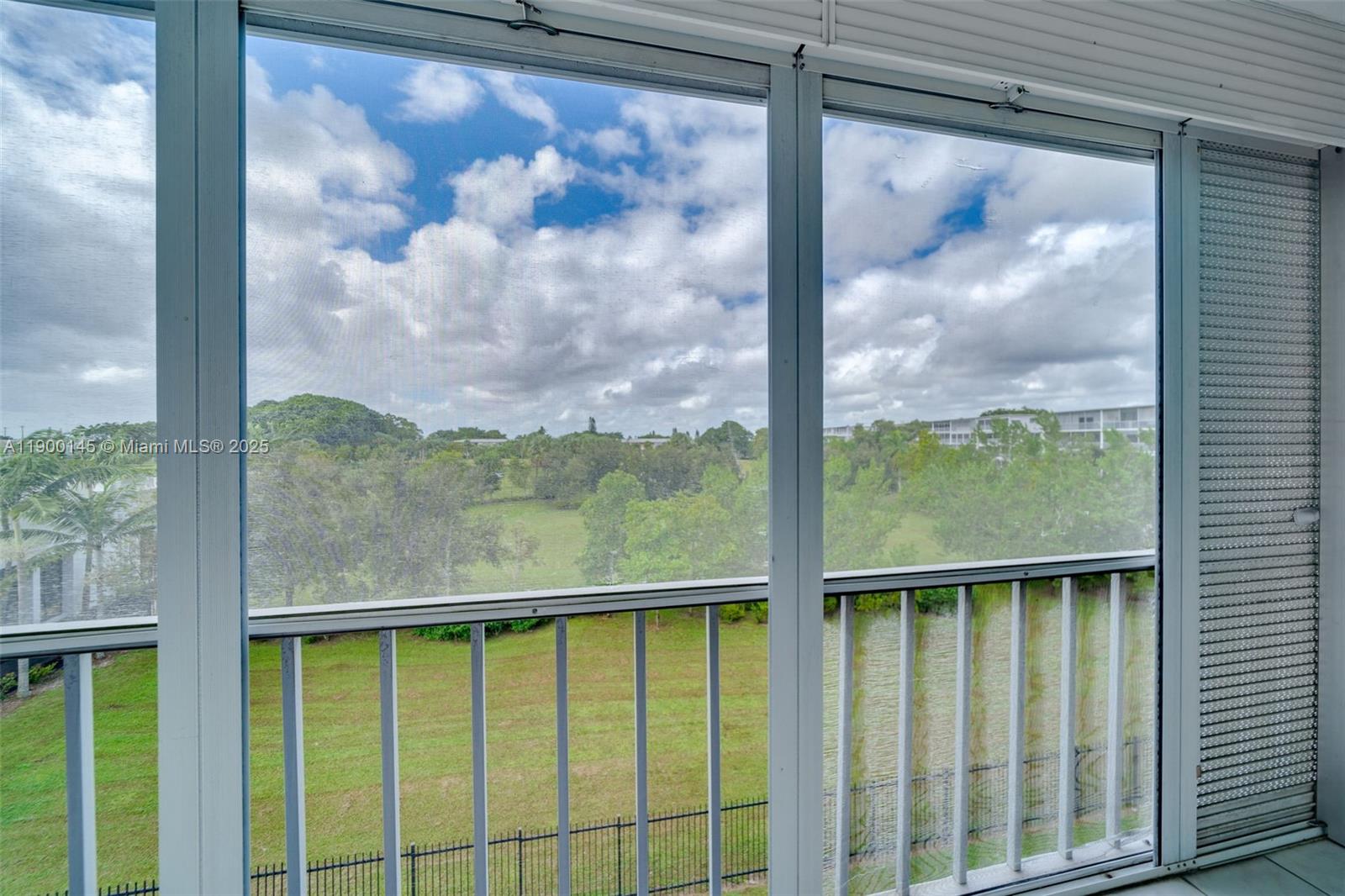 HILLCREST COUNTRY CLUB NO - Residential Lease