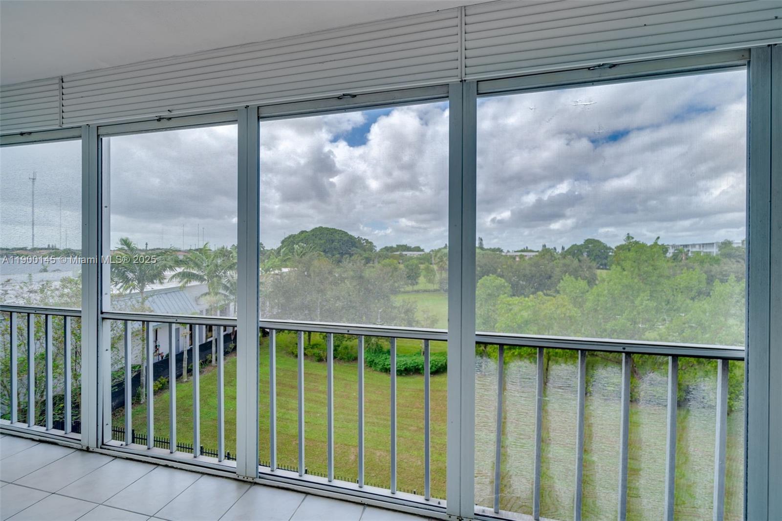 HILLCREST COUNTRY CLUB NO - Residential Lease