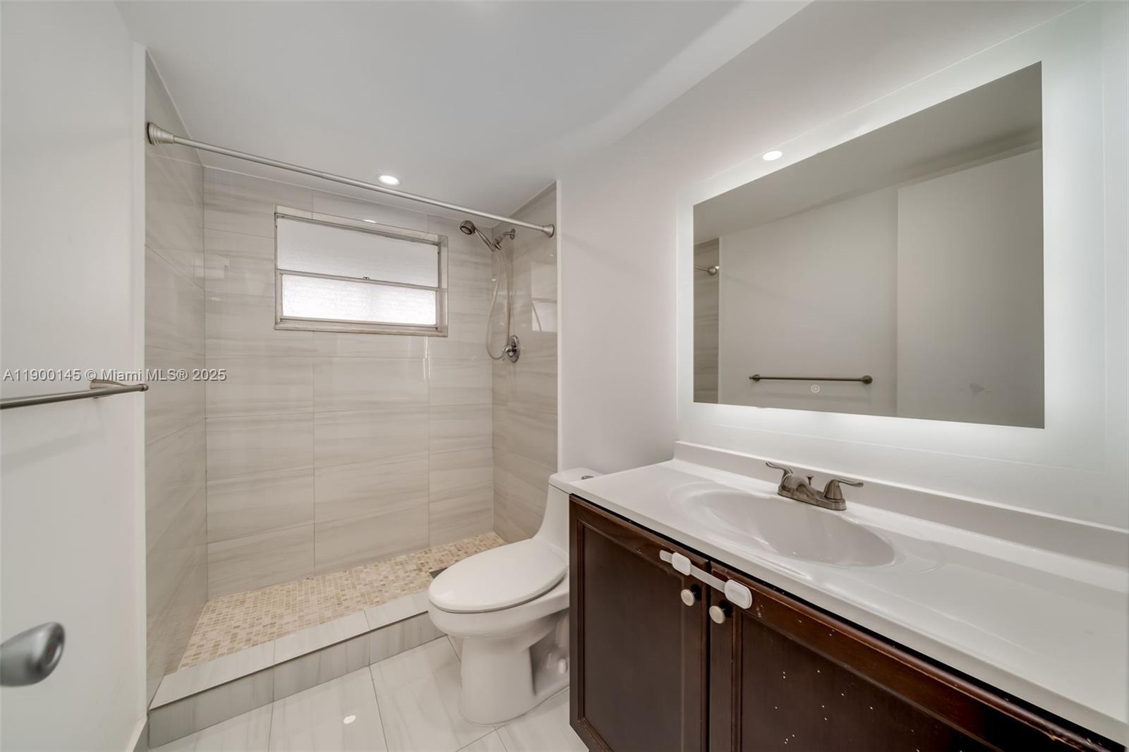 HILLCREST COUNTRY CLUB NO - Residential Lease
