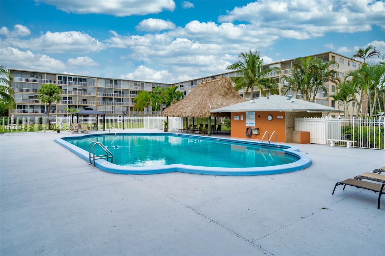 HILLCREST COUNTRY CLUB NO - Residential Lease