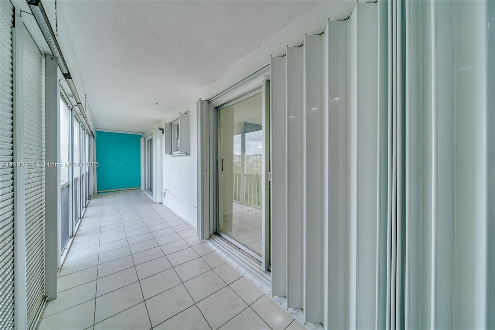 HILLCREST COUNTRY CLUB NO - Residential Lease
