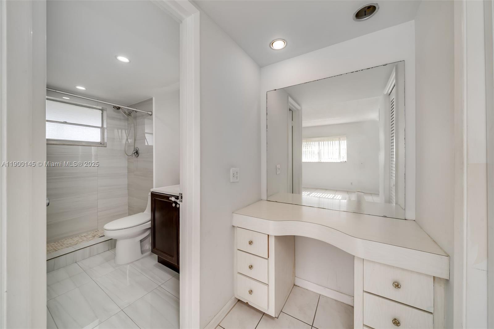 HILLCREST COUNTRY CLUB NO - Residential Lease