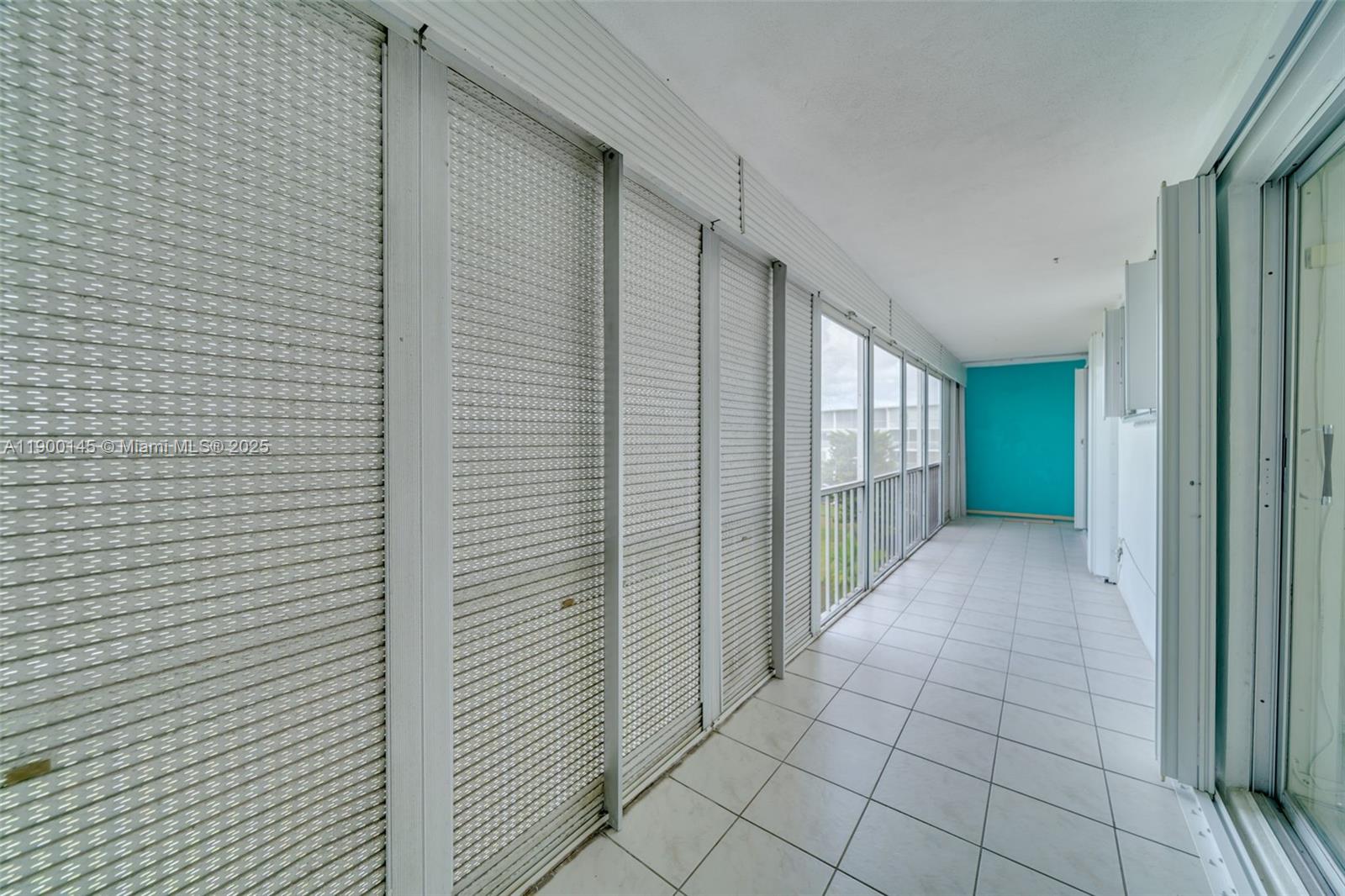 HILLCREST COUNTRY CLUB NO - Residential Lease