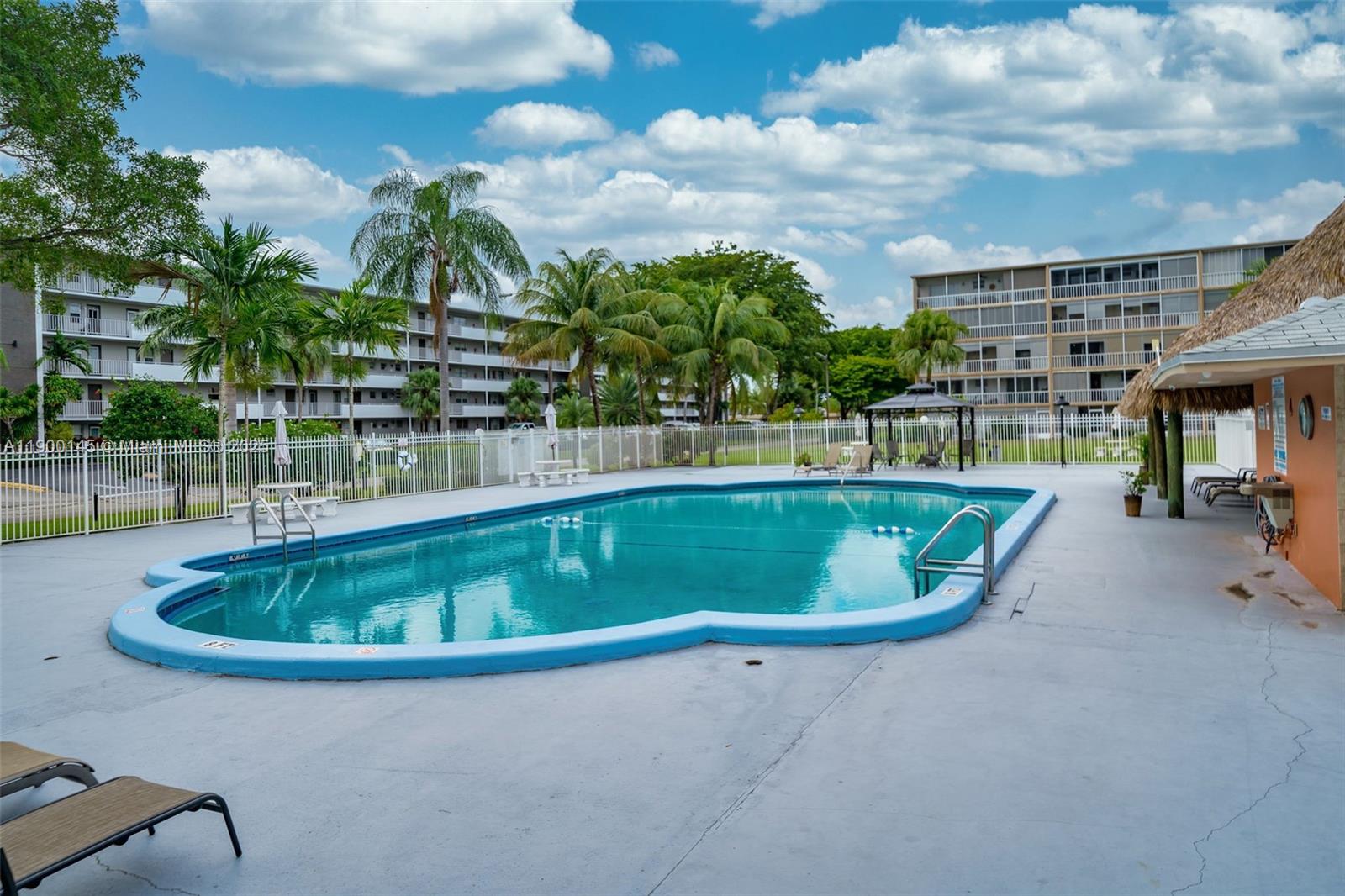 HILLCREST COUNTRY CLUB NO - Residential Lease