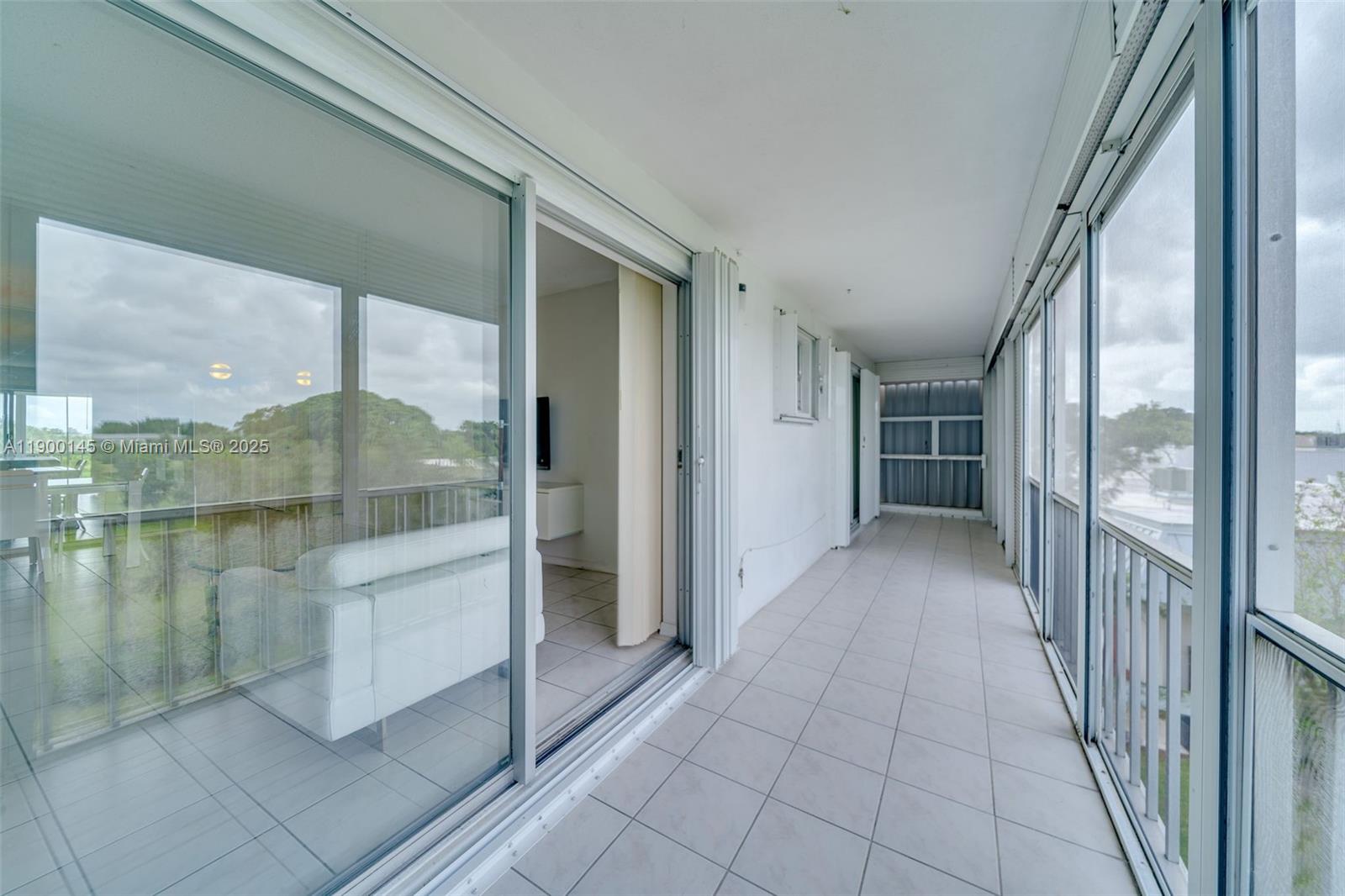 HILLCREST COUNTRY CLUB NO - Residential Lease