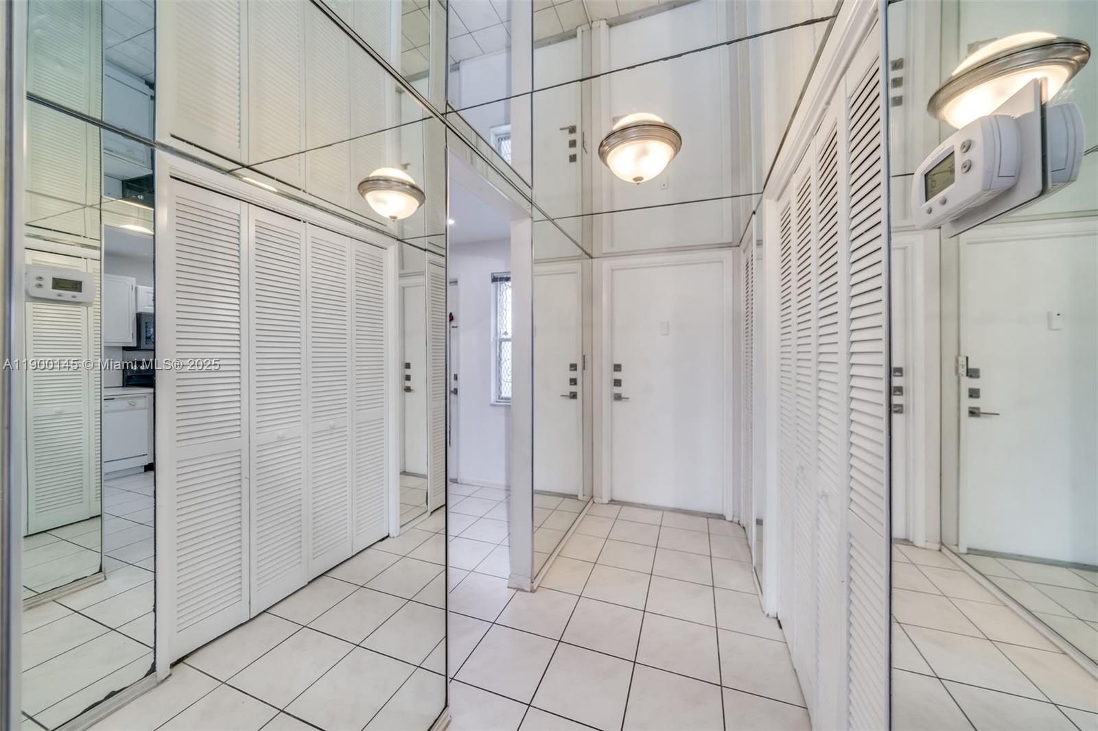 HILLCREST COUNTRY CLUB NO - Residential Lease