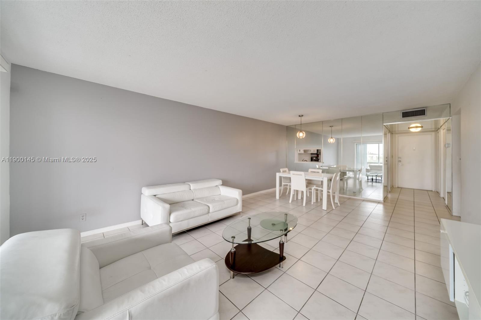 HILLCREST COUNTRY CLUB NO - Residential Lease