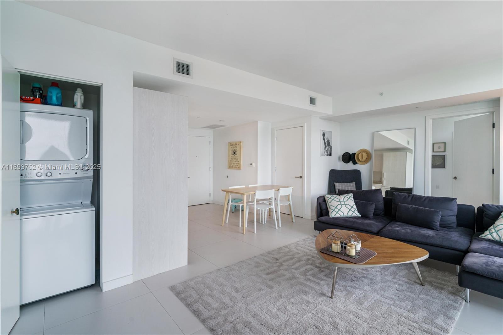 PARAISO BAYVIEWS CONDO - Residential Lease