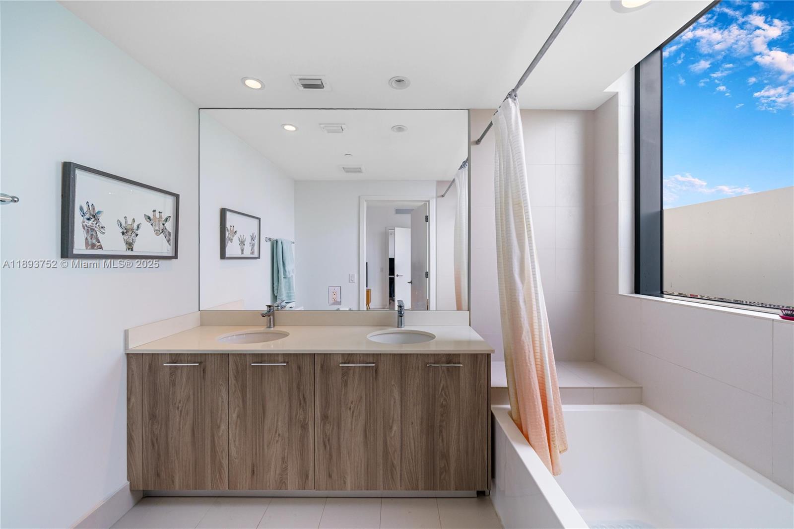 PARAISO BAYVIEWS CONDO - Residential Lease