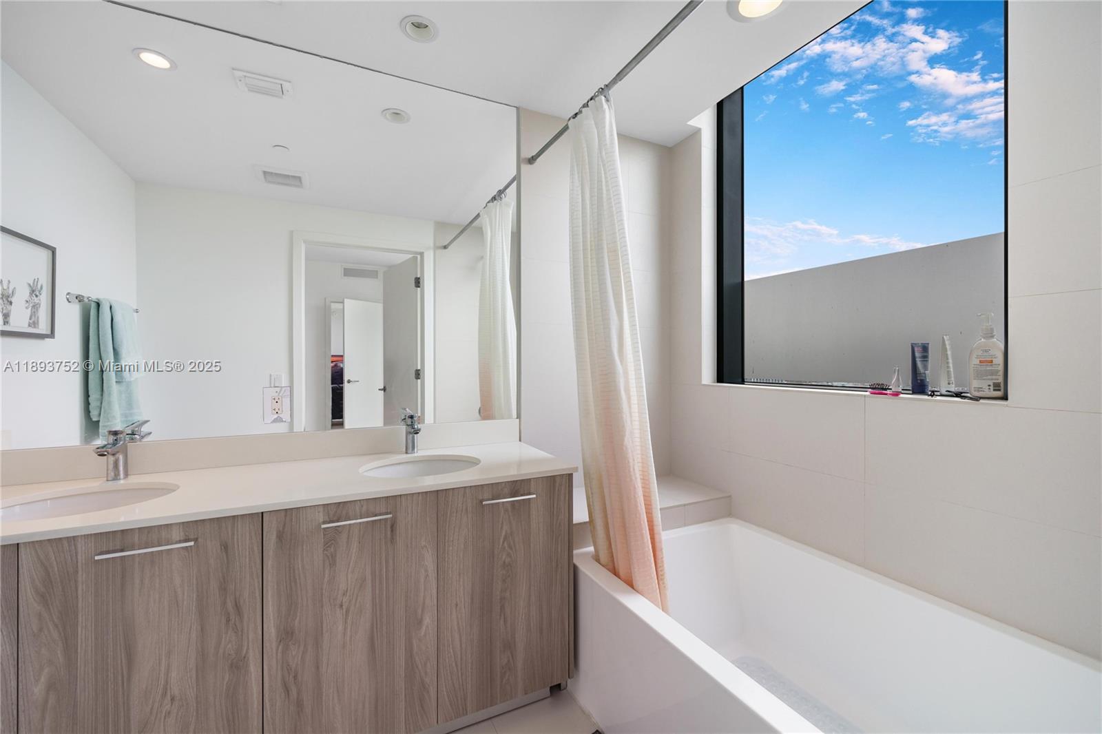 PARAISO BAYVIEWS CONDO - Residential Lease