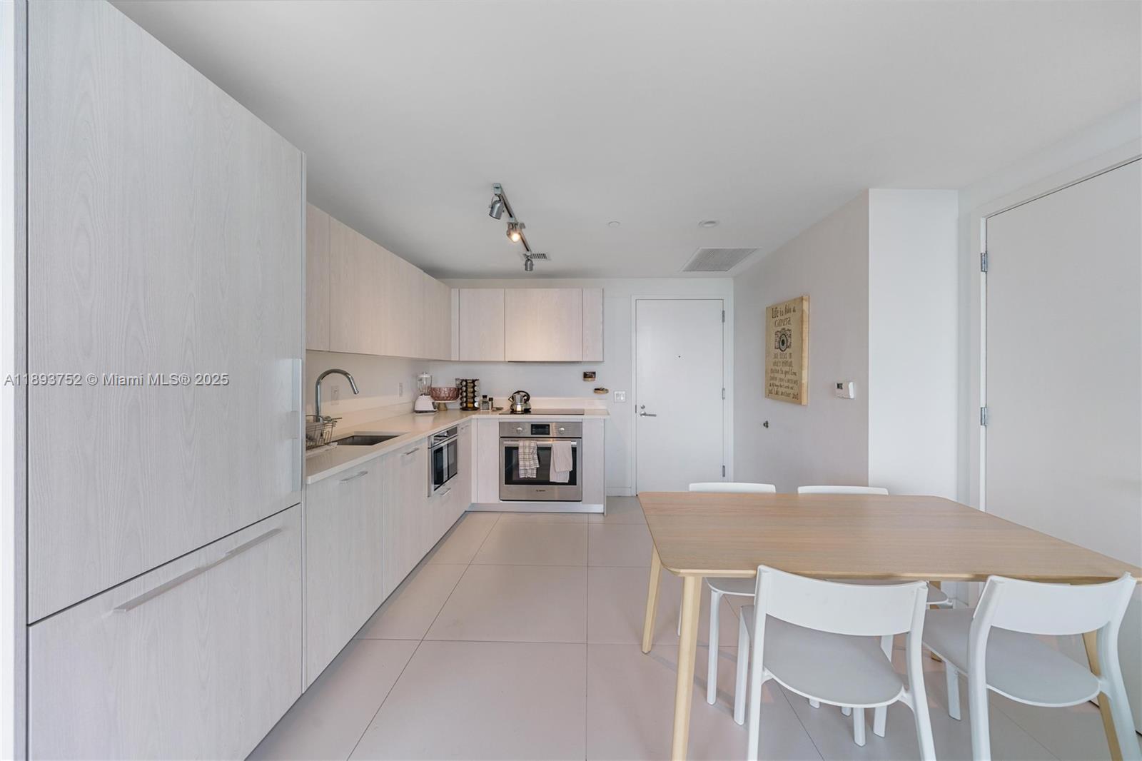 PARAISO BAYVIEWS CONDO - Residential Lease