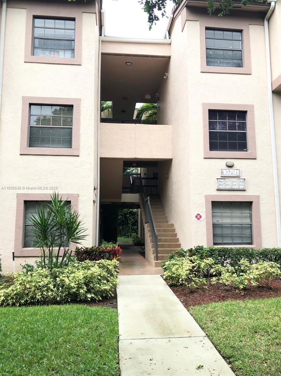 Rental Property at 10791 Nw 14th St 298, Plantation, Miami-Dade County, Florida - Bedrooms: 2 
Bathrooms: 2  - $2,200 MO.