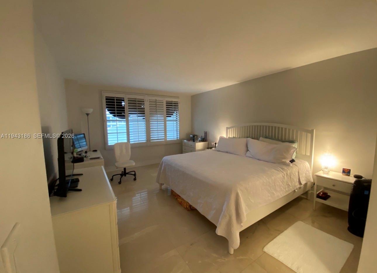 COMMODORE CLUB WEST CONDO - Residential