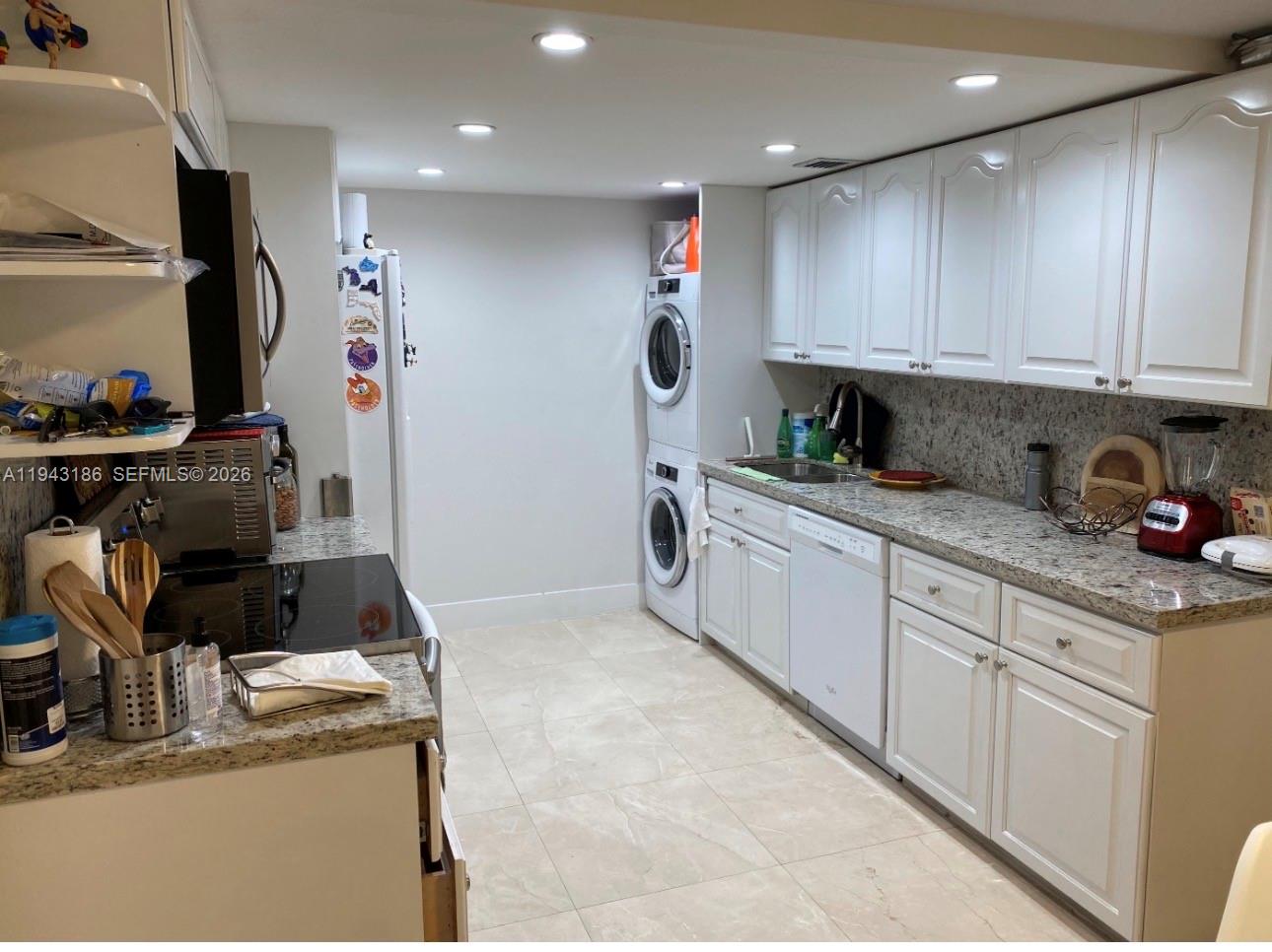 COMMODORE CLUB WEST CONDO - Residential