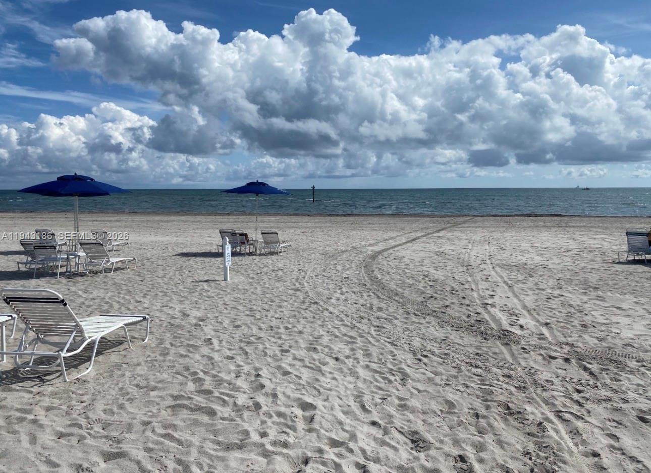 COMMODORE CLUB WEST CONDO - Residential