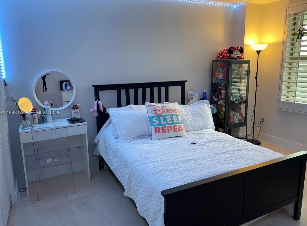 COMMODORE CLUB WEST CONDO - Residential