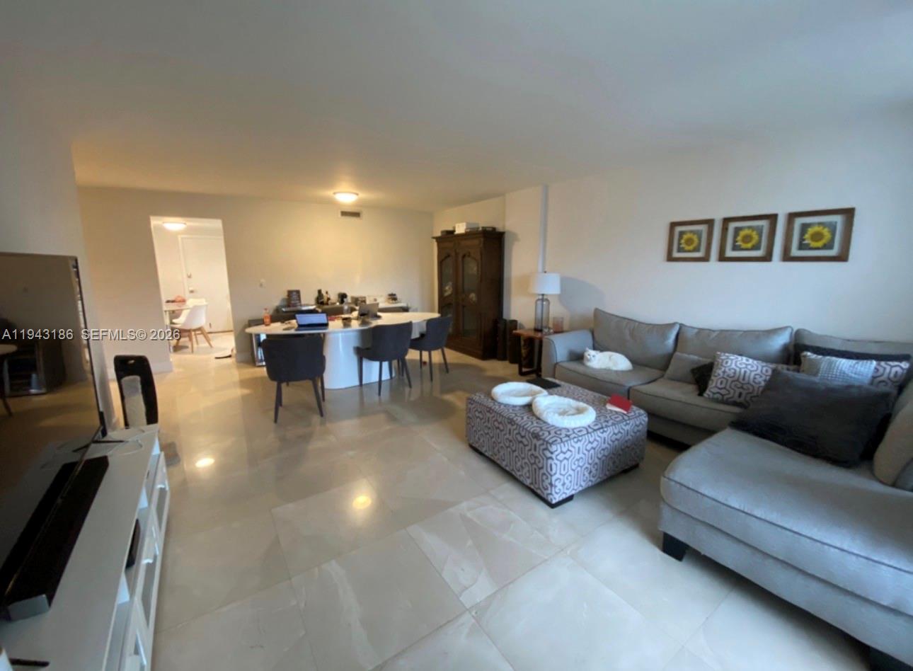 COMMODORE CLUB WEST CONDO - Residential