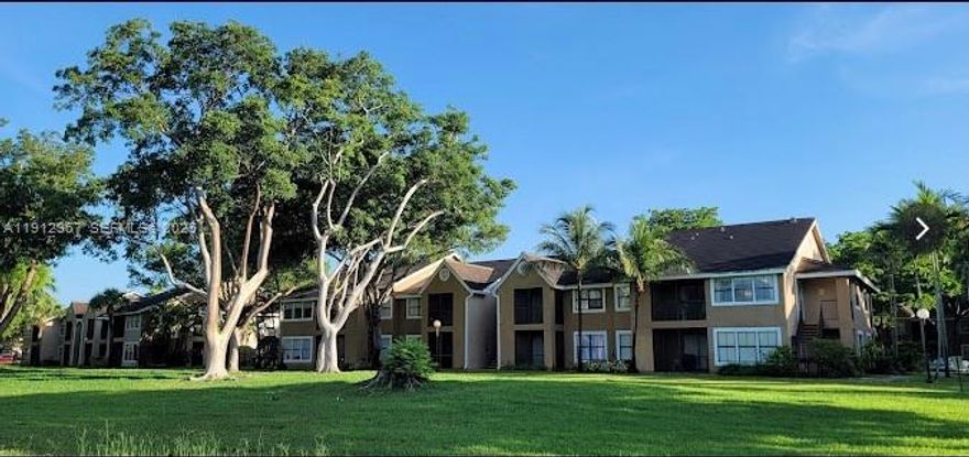 super ubicación .tine acceso a cvs,publix,schooll,gyn.biblkioteca,restaurantes etc...