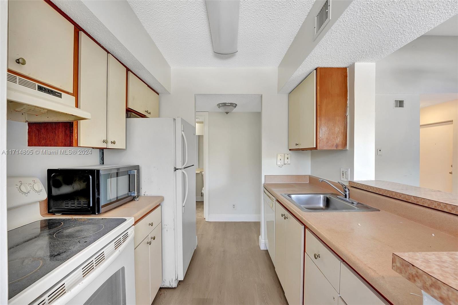 5760 Rock Island Rd 331, Tamarac, Broward County, Florida - 1 Bedrooms  
1 Bathrooms - 